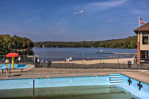 Ski, Swim, And Golf At Hideout Hideaway With Game Room!