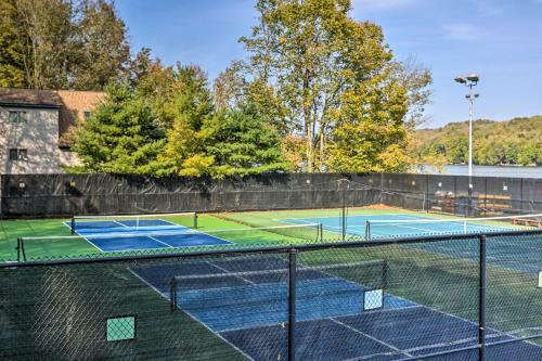 Ski, Swim, And Golf At Hideout Hideaway With Game Room!