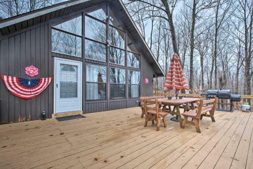 Secluded Poconos Cabin With Big Bass Amenities!