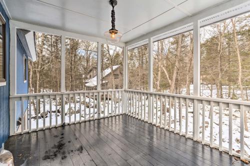 Charming Lake Ariel Cabin With Resort Amenities