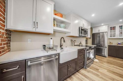 Luxury Apartment In Historic Carriage House