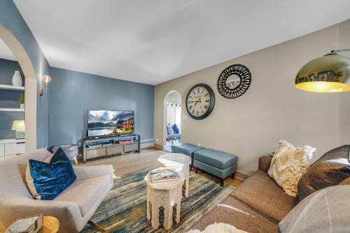 Luxury Apartment In Historic Carriage House