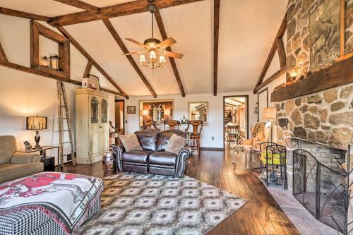 Macungie Cabin With Fireplace Near Bear Creek Skiing!