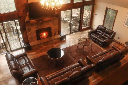 Lake Harmony Home With Hot Tub, Deck And Forest Views!