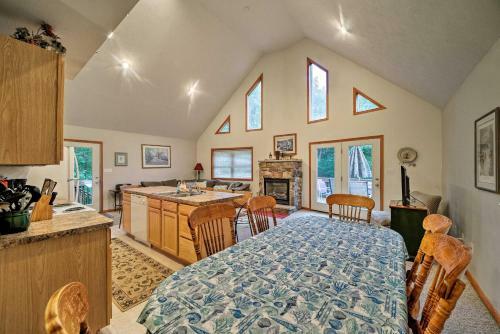 Lake Harmony Home With Hot Tub, Deck And Game Room