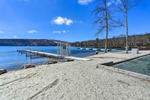 Apartamento Condo On Big Boulder Lake With Pools And Dock!