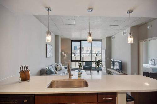 Apartamento Spacious Loft + Amenitized Building