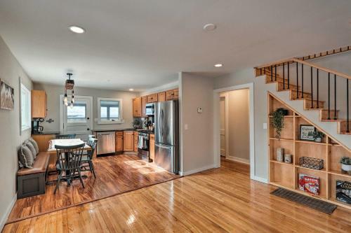 Cozy-chic Lakeside Cottage - Great For Families!