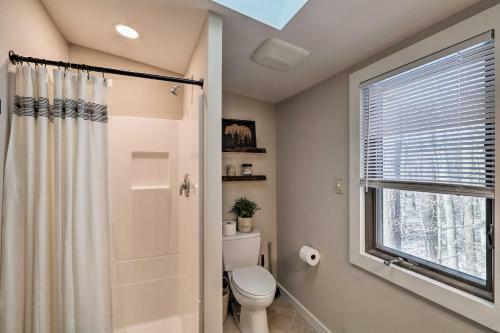 Cozy-chic Lakeside Cottage - Great For Families!