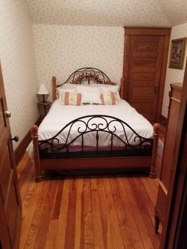 Historic 1912 Hoover House Bed And Breakfast