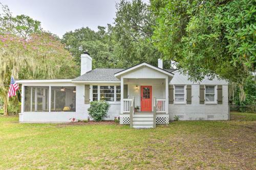 Beaufort Home With Porch, 4 Mi From Downtown!