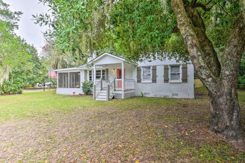 Beaufort Home With Porch, 4 Mi From Downtown!