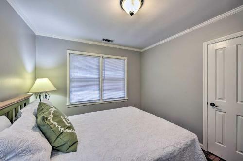 Beaufort Home With Porch, 4 Mi From Downtown!