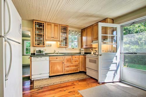 Charlestown Home With Porch And Waterfront View!