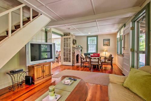 Charlestown Home With Porch And Waterfront View!