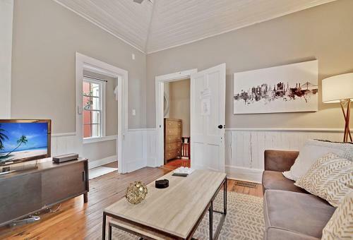 Quiet 2bd Condo In The Midst Of Culinary Paradise