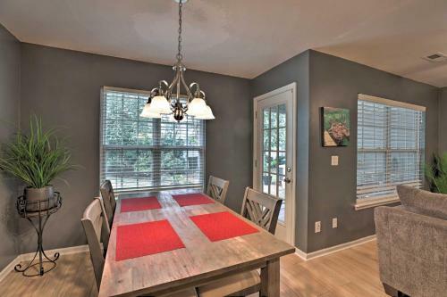 Cozy Townhome With Lanai 15 Mi To Charleston!