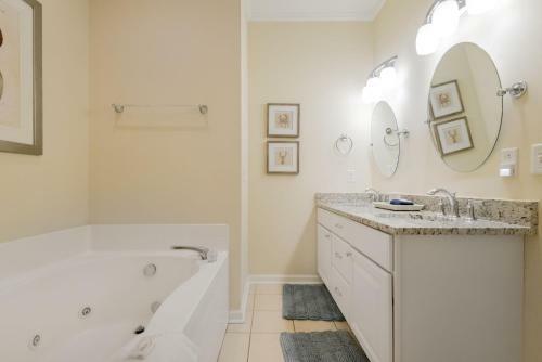 101 Waters Edge - Pool