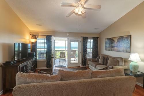 225 East Arctic