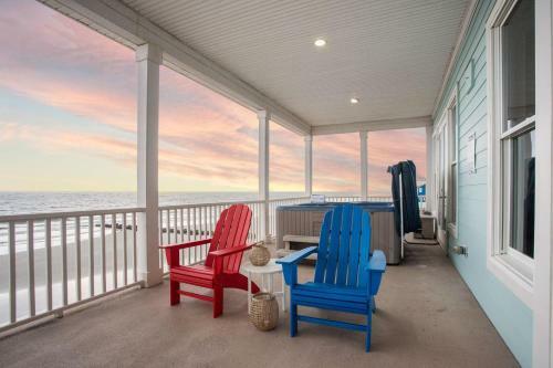 Poseidon - Beachside Getaway W Balconies & Hot Tub
