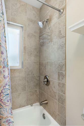 1010 E Ashley - Two Kitchens - Steps To Beach