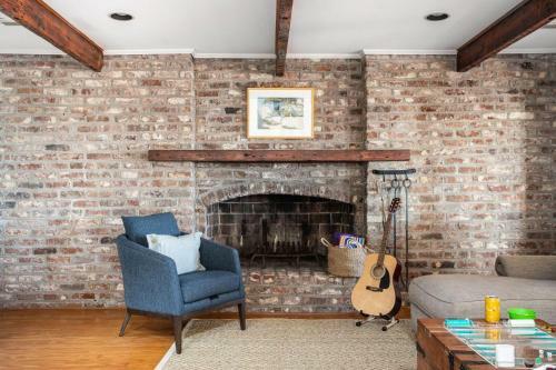 Lighthouse - Beachfront Abode W Pool Table & Ping Pong