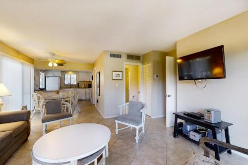 Hickory Cove 18
