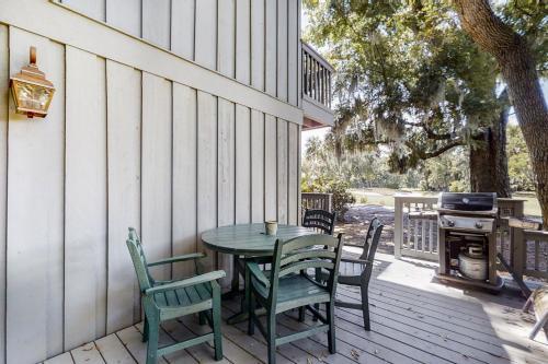 Hickory Cove 18