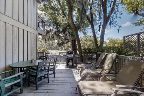 Hickory Cove 18