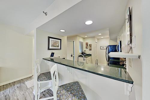 Apartamento Remodeled 2 Br, 2 Ba - Superior On Lagoon Condo