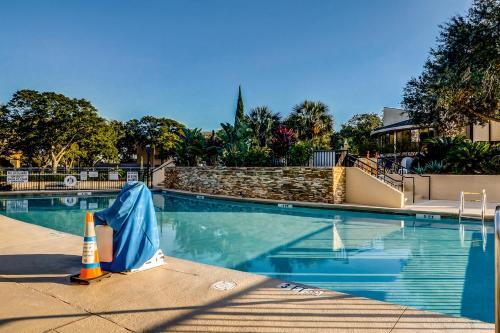 Island Club 10-109