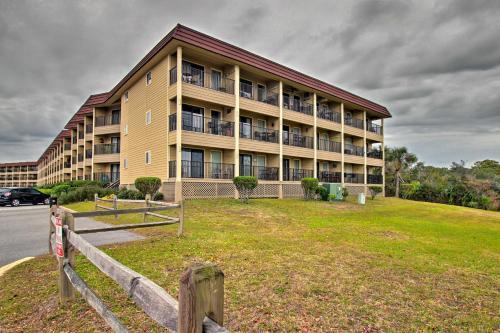 Updated Resort Villa With Pool Access, Steps To Beach