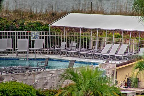 Updated Resort Villa With Pool Access, Steps To Beach