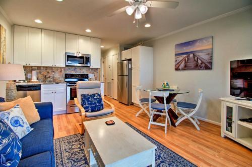 Updated Resort Villa With Pool Access, Steps To Beach