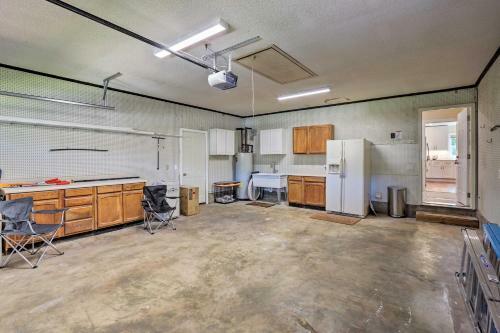 Sea Pines Resort Home With Deck - Drive To Beach