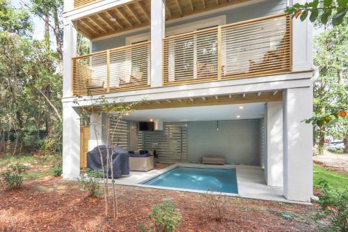 Costa Living - New Designer Beachside Home & Pool Home