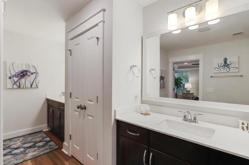 Costa Living - New Designer Beachside Home & Pool Home
