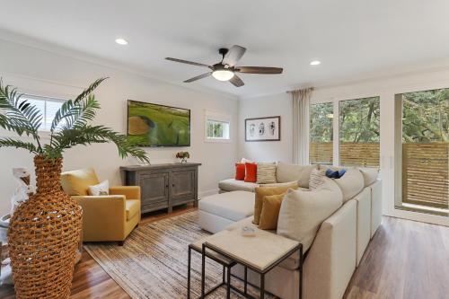 Costa Living - New Designer Beachside Home & Pool Home