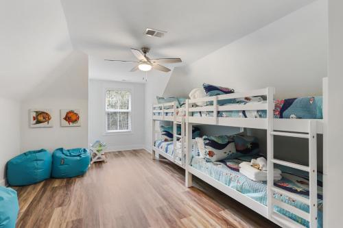 Costa Living - New Designer Beachside Home & Pool Home
