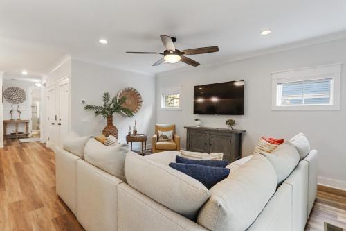 Costa Living - New Designer Beachside Home & Pool Home