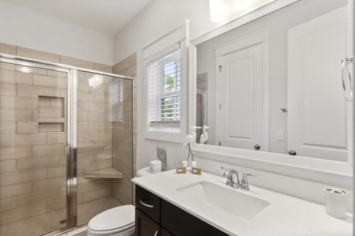 Costa Living - New Designer Beachside Home & Pool Home