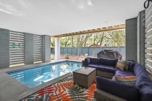 Costa Living - New Designer Beachside Home & Pool Home