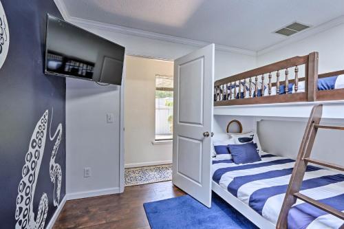Modern Coastal Escape With Patio - 2mi To Beach