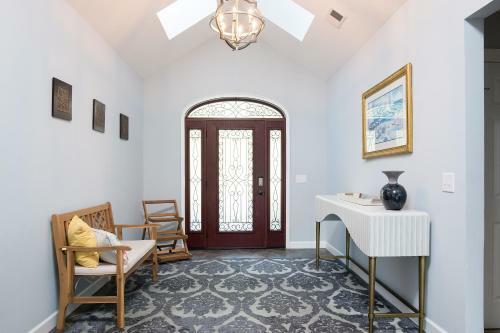 ?offshore Breeze? Retreat W/ Pond & Private Dock Home