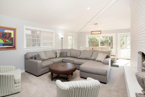 ?offshore Breeze? Retreat W/ Pond & Private Dock Home