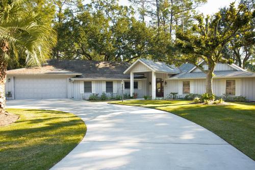 ?offshore Breeze? Retreat W/ Pond & Private Dock Home