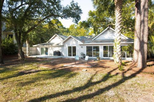 ?offshore Breeze? Retreat W/ Pond & Private Dock Home
