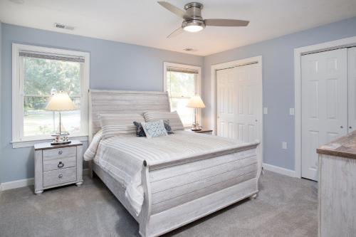 ?offshore Breeze? Retreat W/ Pond & Private Dock Home