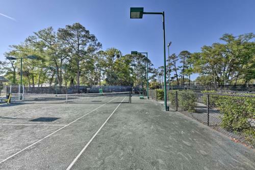 Modern Retreat Patio, Bbq, Less Than 1 Mi To Beach!