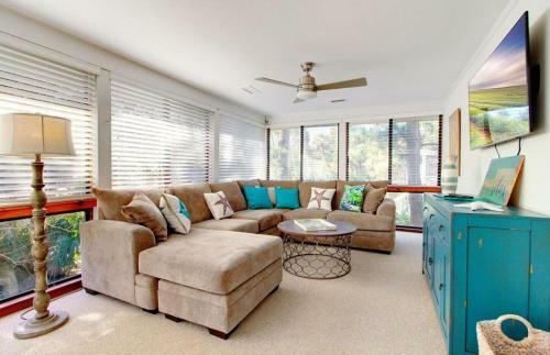 3 Twin Oaks Lane